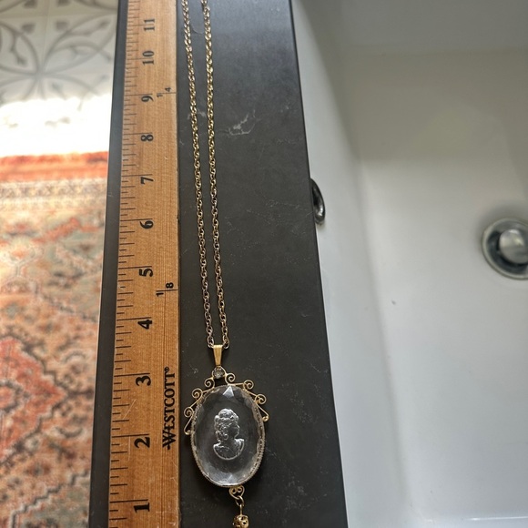 Vintage intaglio glass Cameo Pendant with gold plated chain - Picture 6 of 6